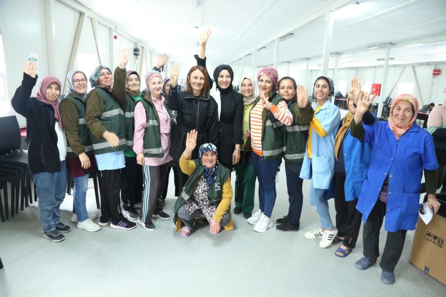 YÖRÜK KIZI SÖYLEMEZ'E, BABA OCAĞI GÜLNAR'DAN BÜYÜK DESTEK