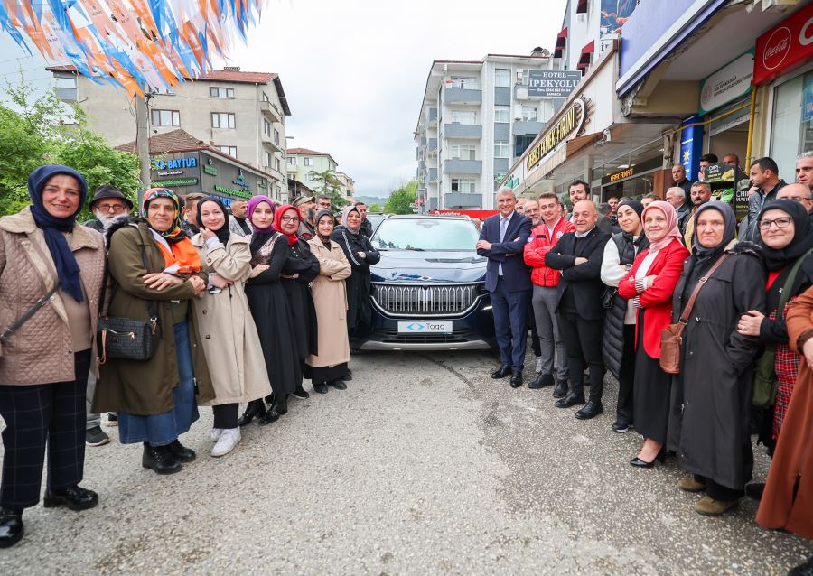 Yüce Sapanca’yı sokak sokak gezdi: “Her oy Türkiye Yüzyılı için imzadır”