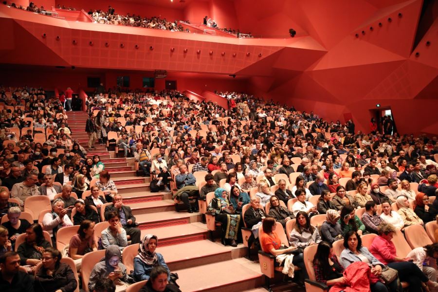 YUNUS EMRE ESKİŞEHİR’DE GÖRKEMLİ BİR KONSERLE ANILDI