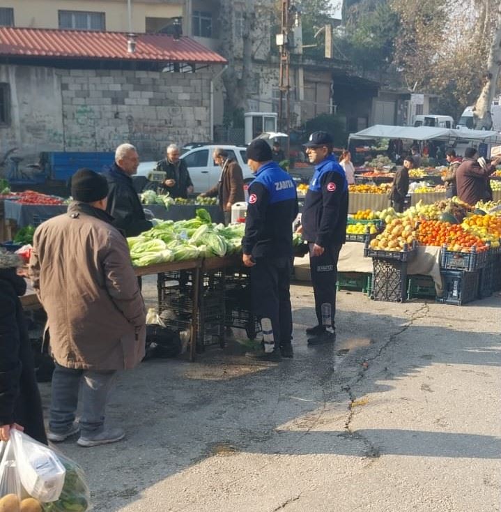 ZABITA EKİPLERİ PAZARLARDA FAHİŞ FİYAT DENETİMİ GERÇEKLEŞTİRDİ